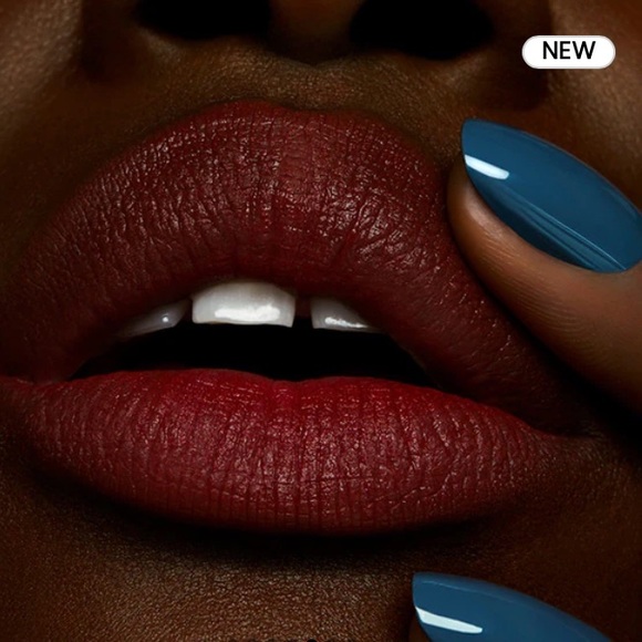 MAC- POWDER KISS LIQUID LIPCOLOUR  FASHION EMERGENCY(977) Intense rose brown - Picture 5 of 6